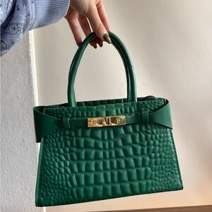 NWT Dark Bright Green Faux Crocodile Print Bag